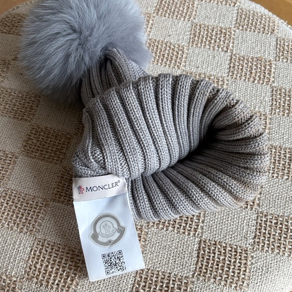Moncler Gray Knit Pom-Pom Beanie - Picture 4 of 4
